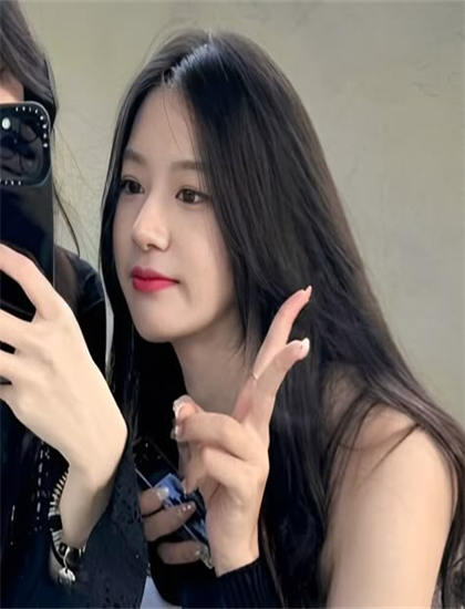 《当雏菊邂逅少女》社会批判视角大师级的：现实问题与批判意识分析